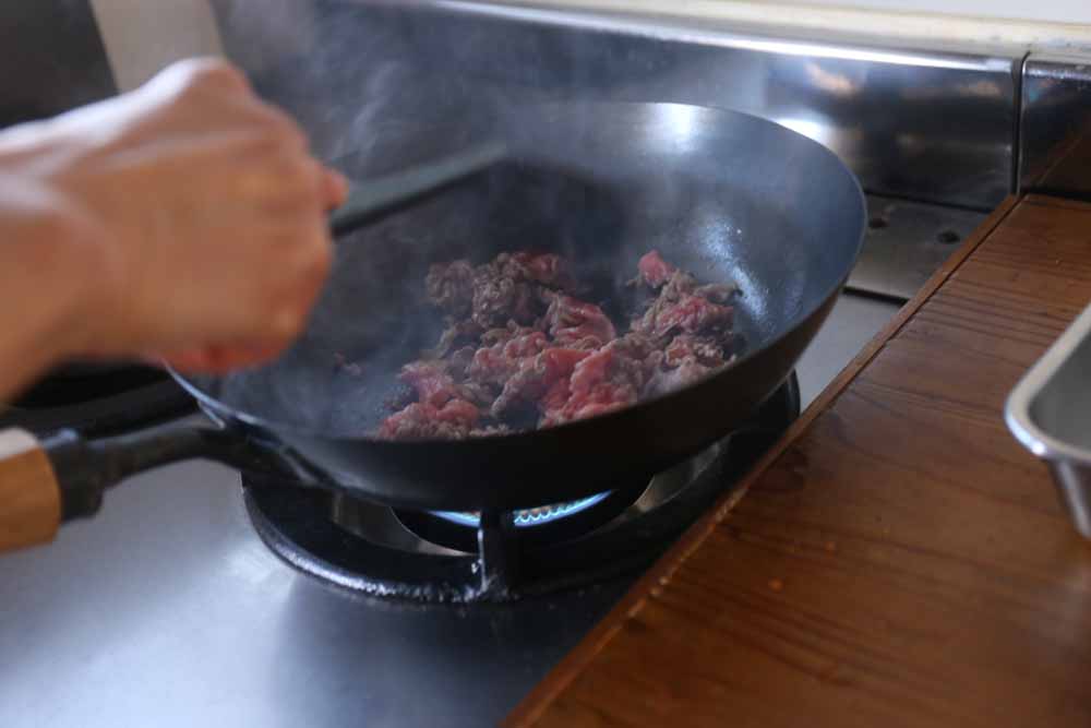 油揚げで牛肉マシマシ丼フライパン調理1