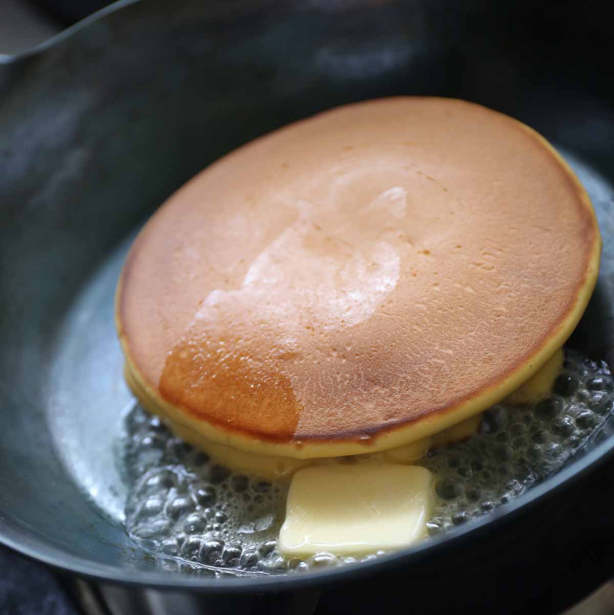 一枚板で作るフライパンとホットケーキ