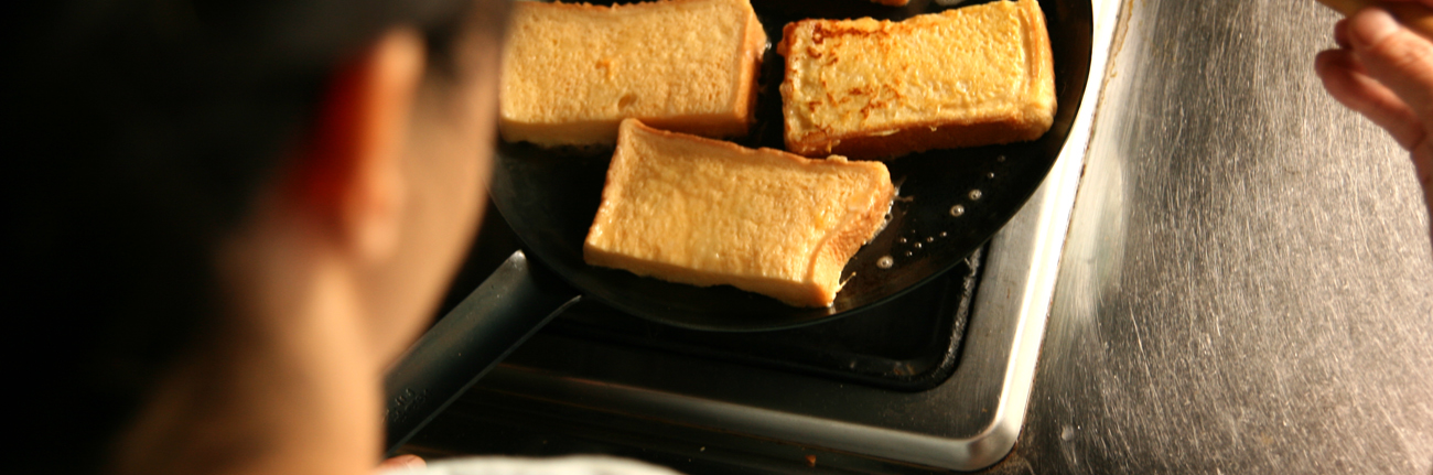 薄型鉄フライパン朝食フレンチトースト