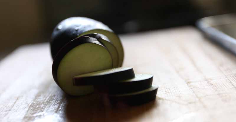 鉄フライパンでカジキマグロと梨の炒めもの「茄子」