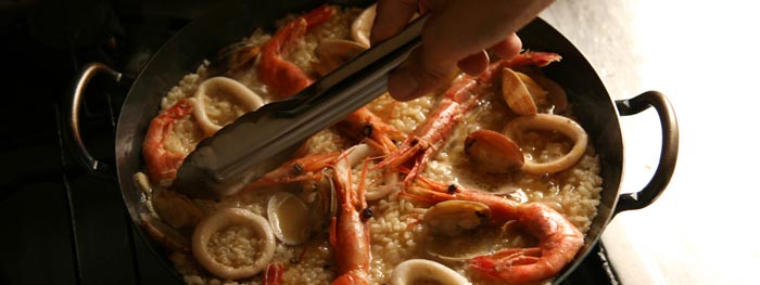 パエリアパン料理エビと烏賊