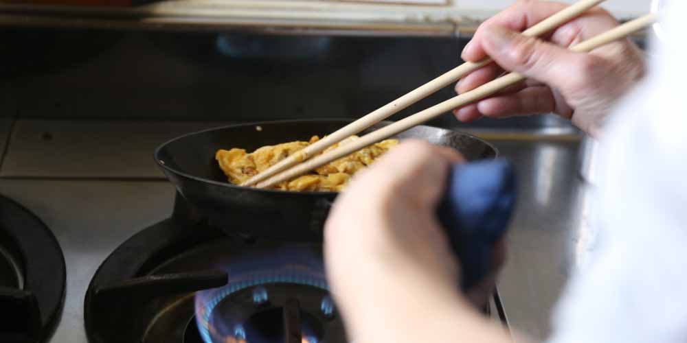 ずっしりしっかりした玉子焼きの焼き方写真