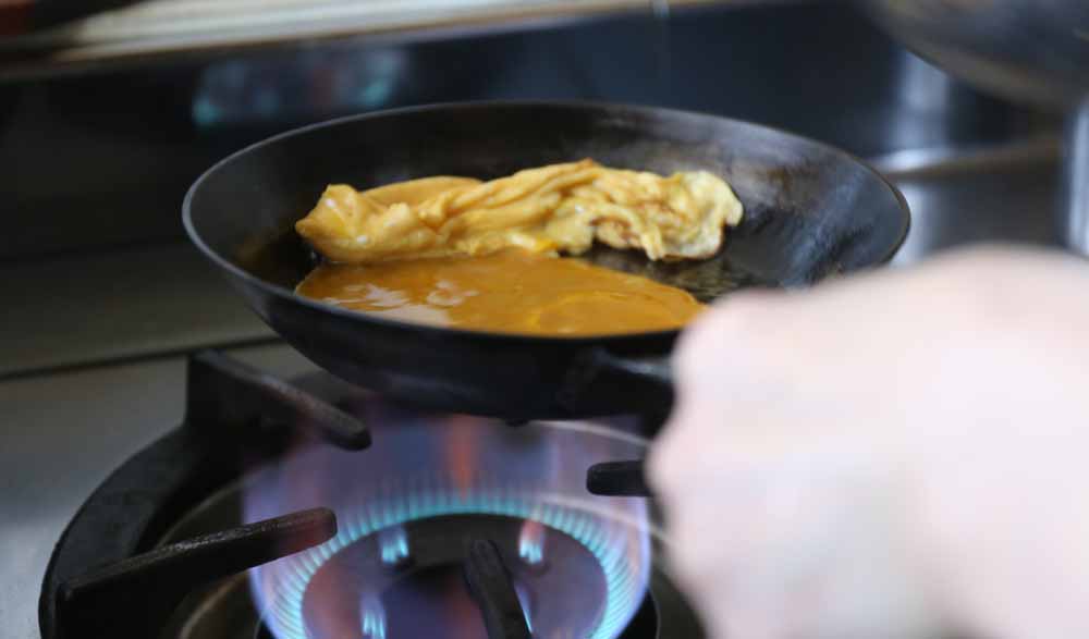 ずっしりしっかりした玉子焼きの焼き方の焼き途中その2