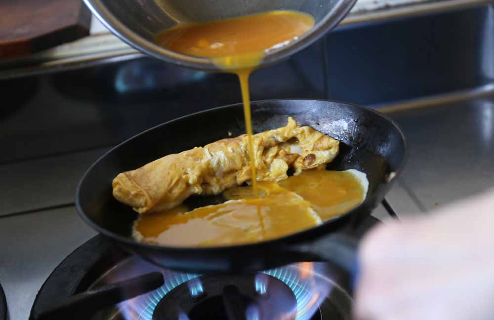 ずっしりしっかりした玉子焼きの焼き方出来上がり直前