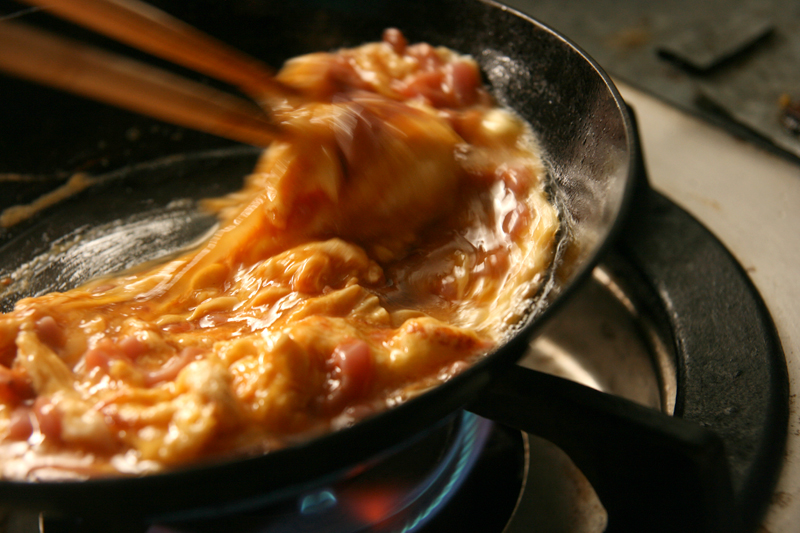 上手なイカの塩辛玉子焼きの作り方 あじねフライパン